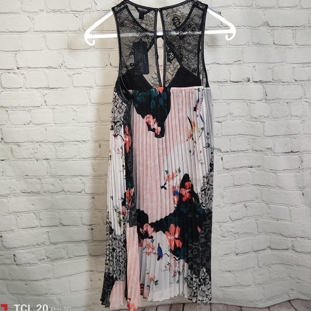 GUESS Abril Pleated Trapeze Dress M Floral Lace NEW - Picture 3 of 8